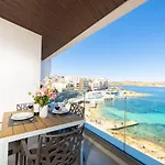 Ivory Seafront With Views!- Fl 13 By Homely
