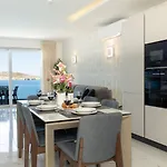 Appartement Ivory Seafront With Views!- Fl 13 By Homely