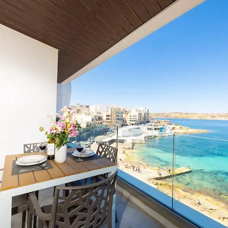 Ivory Seafront With Views!- Fl 13 By Homely