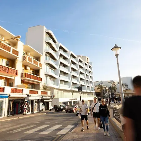 Ivory Seafront With Views!- Fl 13 By Homely Apartmán