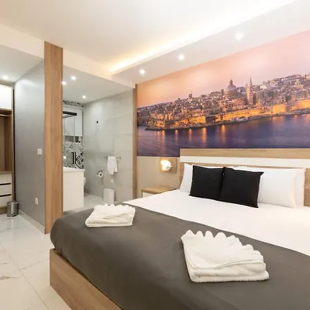 Ivory Seafront With Views!- Fl 13 By Homely *