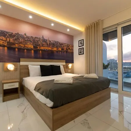 Ivory Seafront With Views!- Fl 13 By Homely *