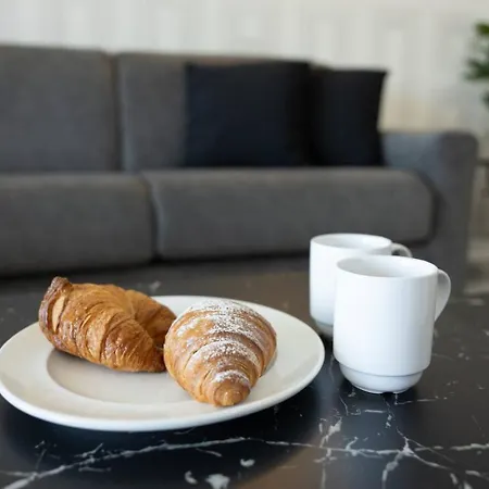 Ivory Seafront With Views!- Fl 13 By Homely *