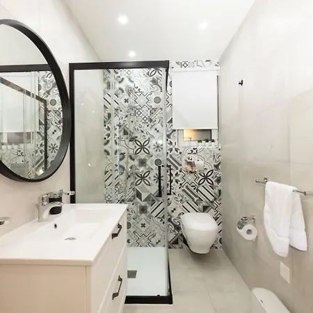 Ivory Seafront With Views!- Fl 13 By Homely Apartment *