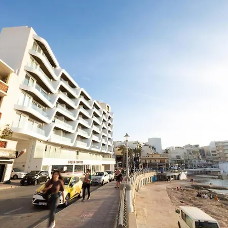 Ivory Seafront With Views!- Fl 13 By Homely *