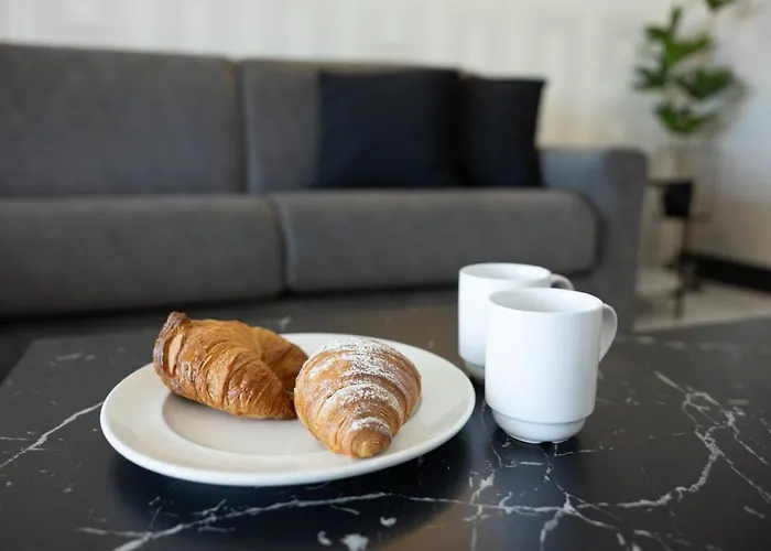 Ivory Seafront With Views!- Fl 13 By Homely *