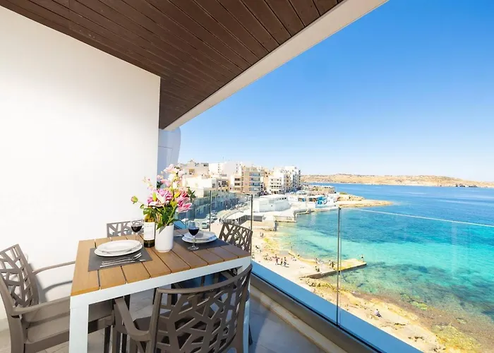 Ivory Seafront With Views!- Fl 13 By Homely