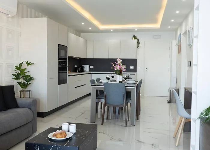 Ivory Seafront With Views!- Fl 13 By Homely Lägenhet St. Paul's Bay