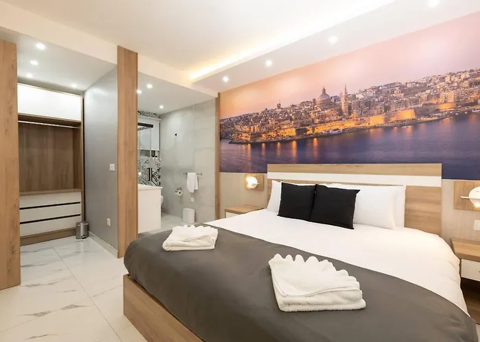 Ivory Seafront With Views!- Fl 13 By Homely *