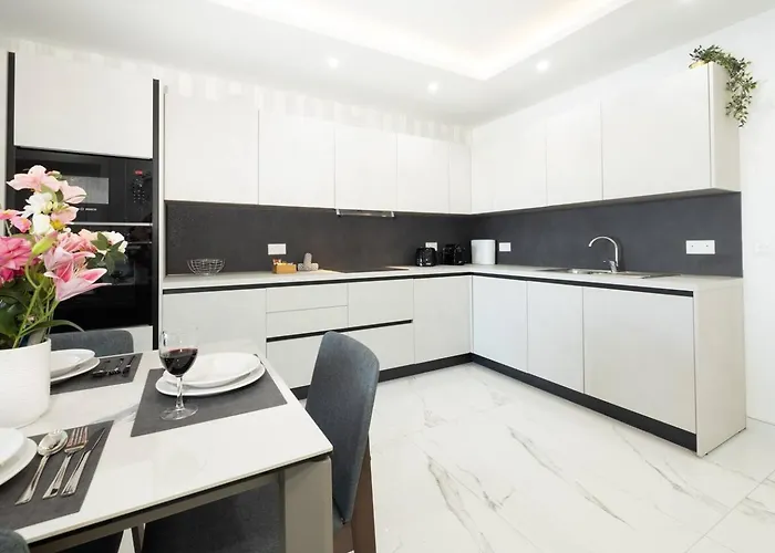 Ivory Seafront With Views!- Fl 13 By Homely * St. Paul's Bay