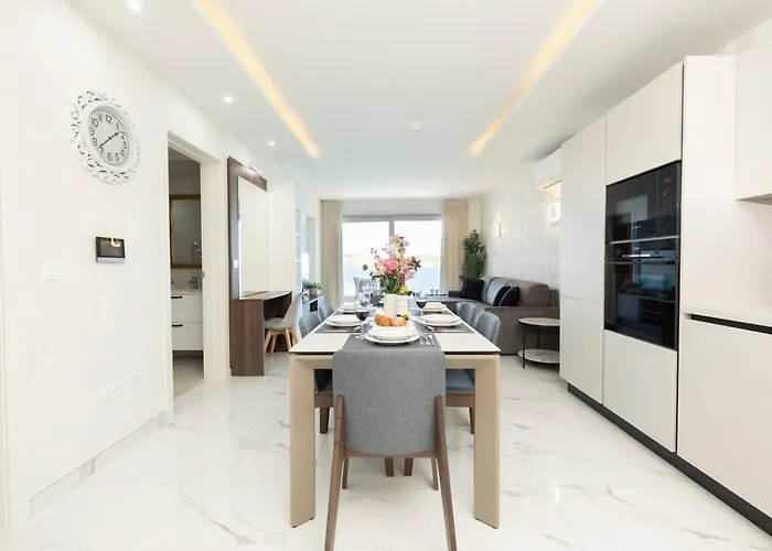 Ivory Seafront With Views!- Fl 13 By Homely Lägenhet