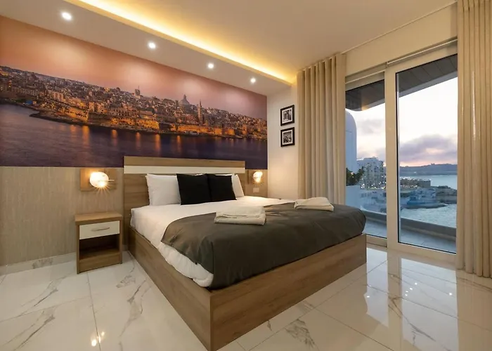 Ivory Seafront With Views!- Fl 13 By Homely *