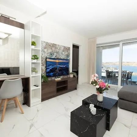 Ivory Seafront With Views!- Fl 13 By Homely St Paul's Bay