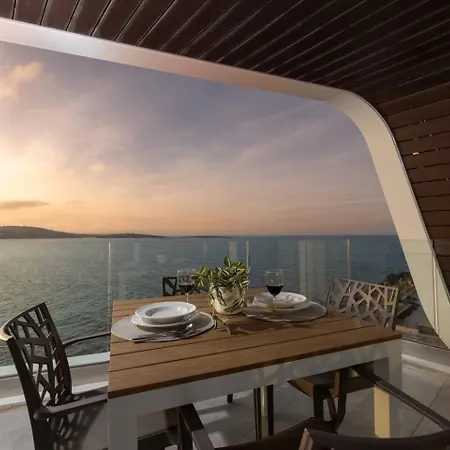 Ivory Seafront With Views!- Fl 13 By Homely St Paul's Bay
