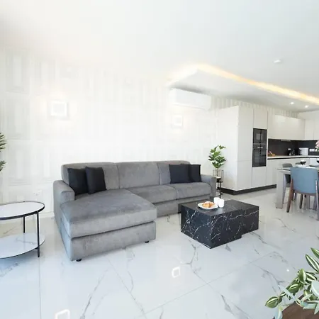 Ivory Seafront With Views!- Fl 13 By Homely Apartamento *